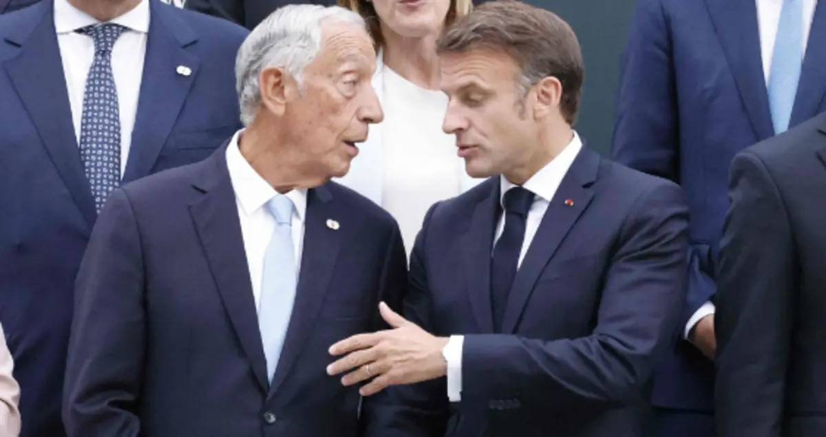 Marcelo Rebelo de Sousa ao lado de Macron