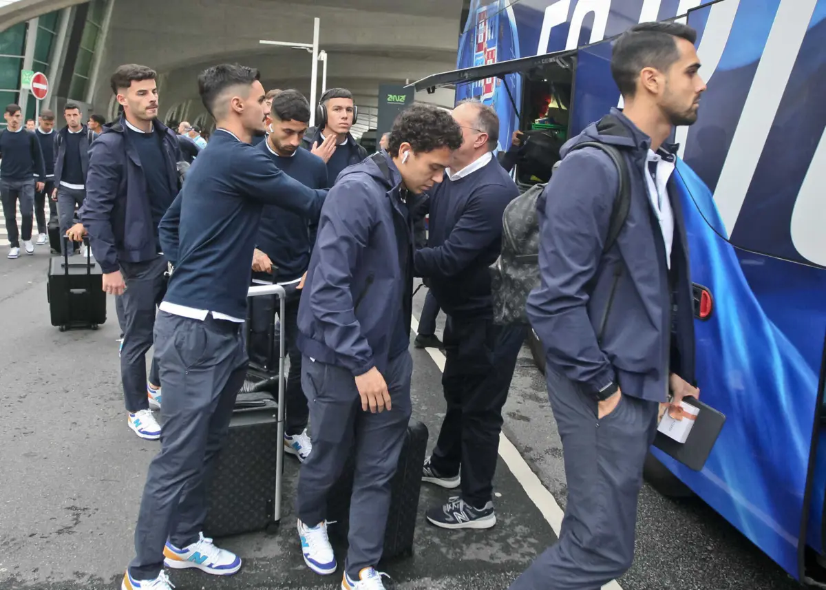 Imagem de contexto do artigo O regresso do FC Porto a Portugal: caras trancadas, abraços e Villas-Boas a liderar