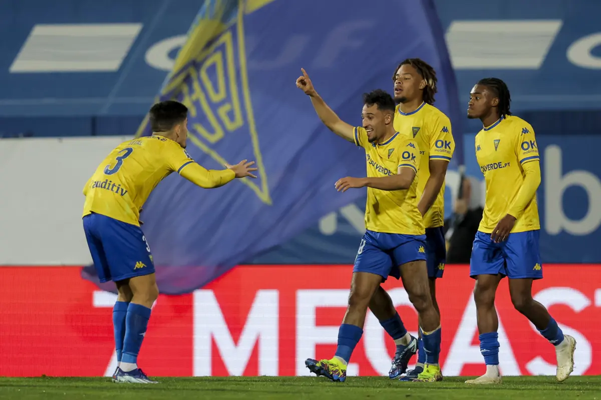 Rafik Guitane festeja golo contra o FC Porto (Gerardo Santos / Global Imagens)