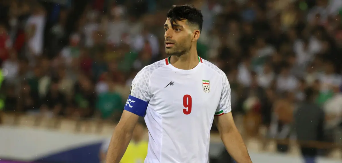 Mehdi Taremi ao serviço da seleção iraniana (Créditos: AFP)