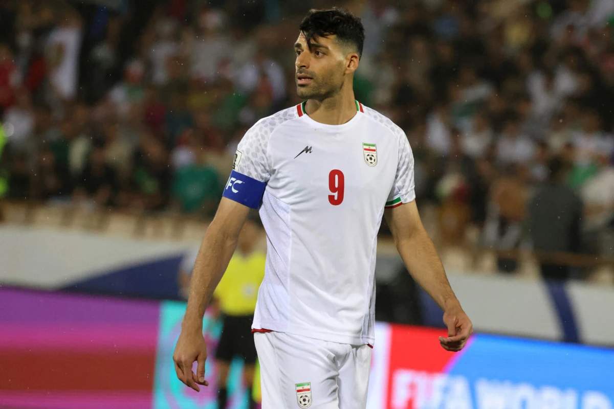 Mehdi Taremi ao serviço da seleção iraniana (Créditos: AFP)