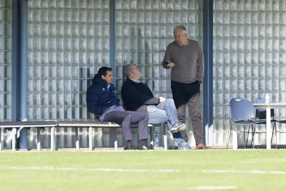 Imagem de contexto do artigo Zubizarreta e Jorge Costa atentos ao treino do FC Porto. Veja as imagens