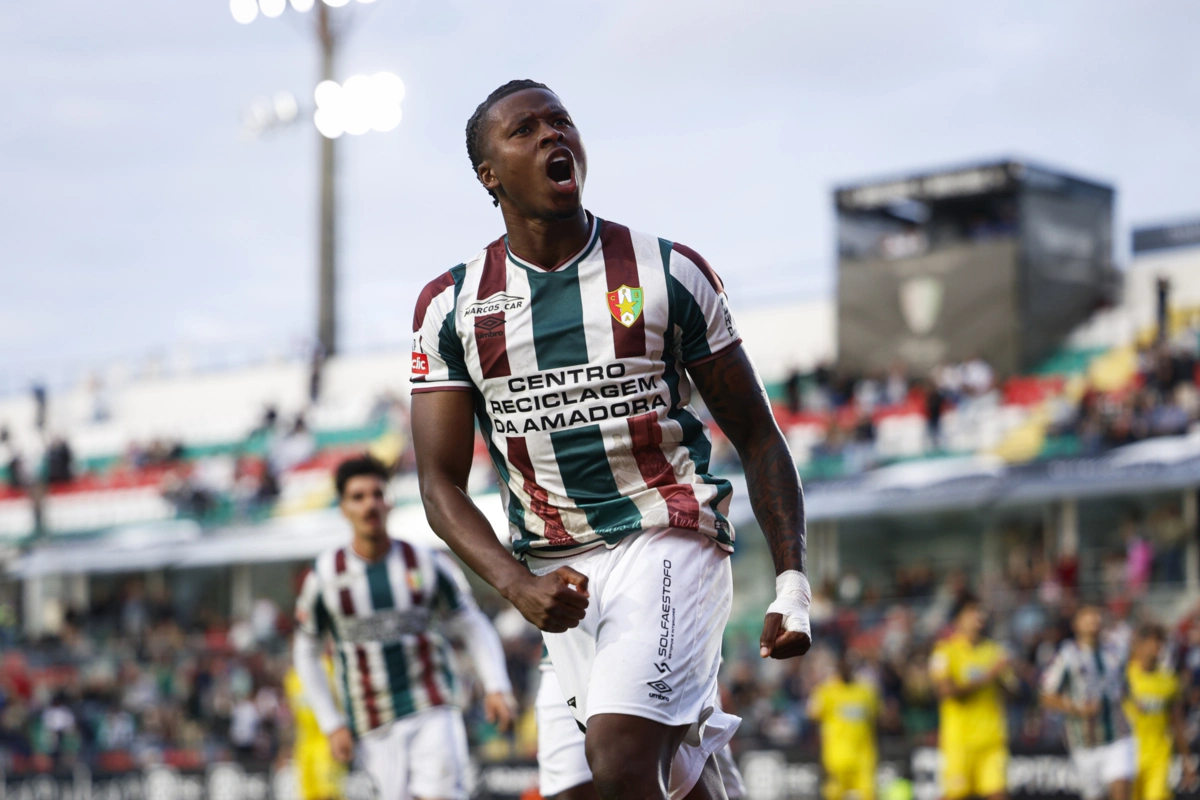 Sidny Cabral, um lateral goleador