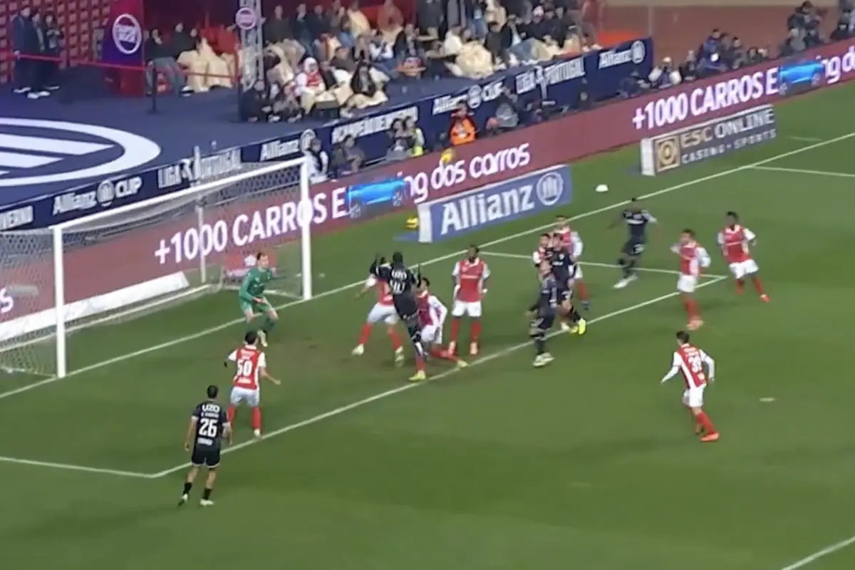 Imagem de contexto do artigo Ndoye entra e volta a ser herói: o golo decisivo do avançado no V. Guimarães-Braga