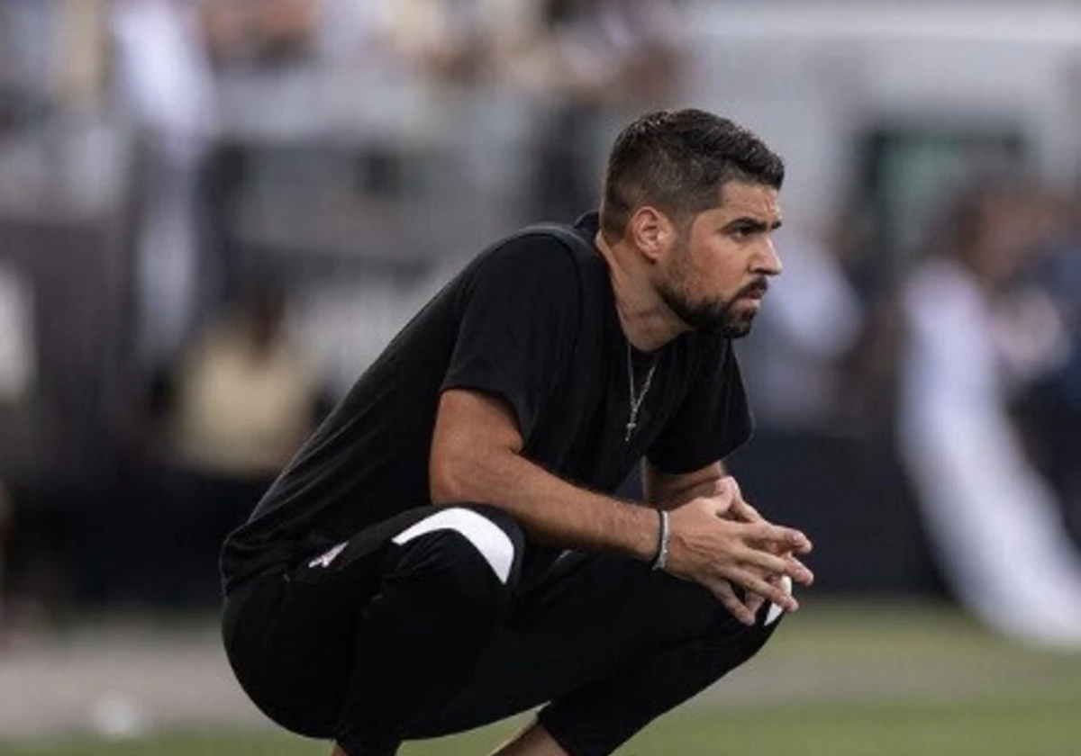 Imagem de contexto do artigo "Estou sem trabalho porque quero, já tive Série A, Série B, equipas da Champions, Médio Oriente..."