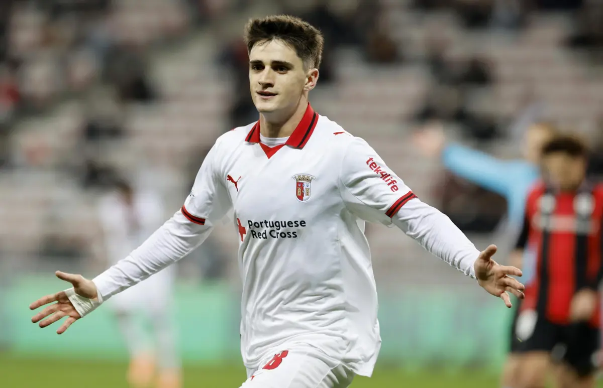 Pau Víctor festeja o golo que deu a vitória ao Braga em Nice