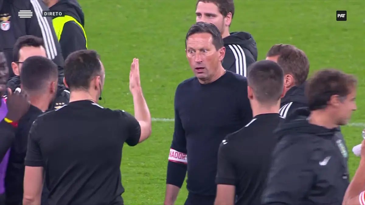 Imagem de contexto do artigo Roger Schmidt irritado com João Pinheiro no final do Benfica-Sporting