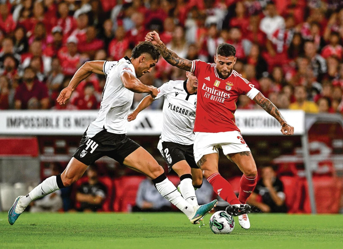 Jorge Fernandes com a camisola do Vitória (Créditos: AFP)
