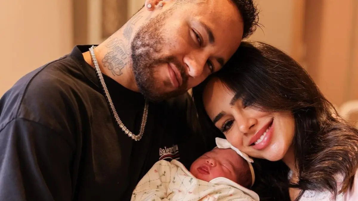 Imagem de contexto do artigo Juntos e felizes, Neymar e Bruna Biancardi mostram filha pela primeira vez
