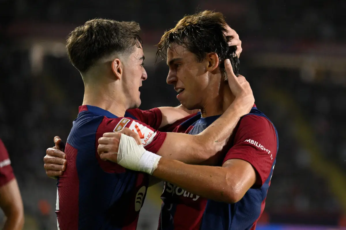 Pablo Gavi e João Félix ao serviço do Barcelona (Créditos: AFP)