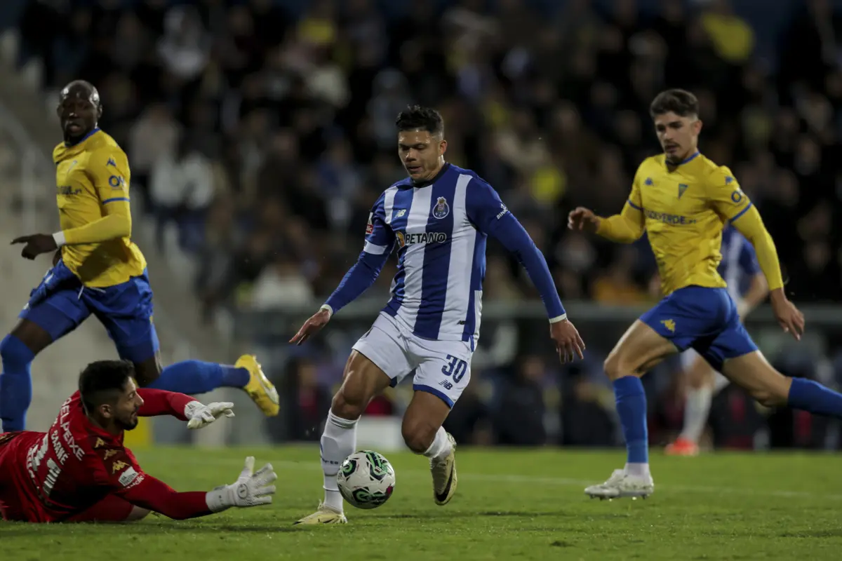 Evanilson em ação no jogo do Estoril (Créditos: Gerardo Santos/Global Imagens)