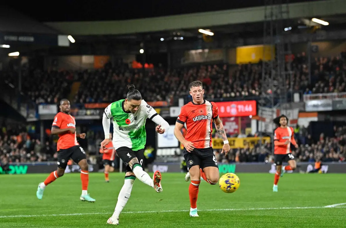 Darwin em ação frente ao Luton