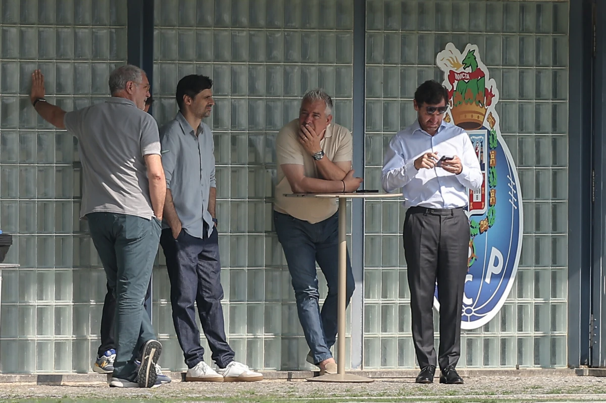 Villas-Boas estuda as hipóteses no mercado (Créditos: Miguel Pereira/Global Imagens)