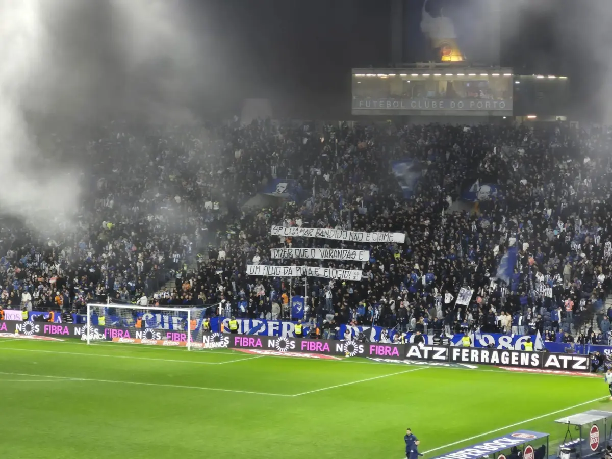 Imagem de contexto do artigo Claque do FC Porto exibe tarja a criticar Frederico Varandas