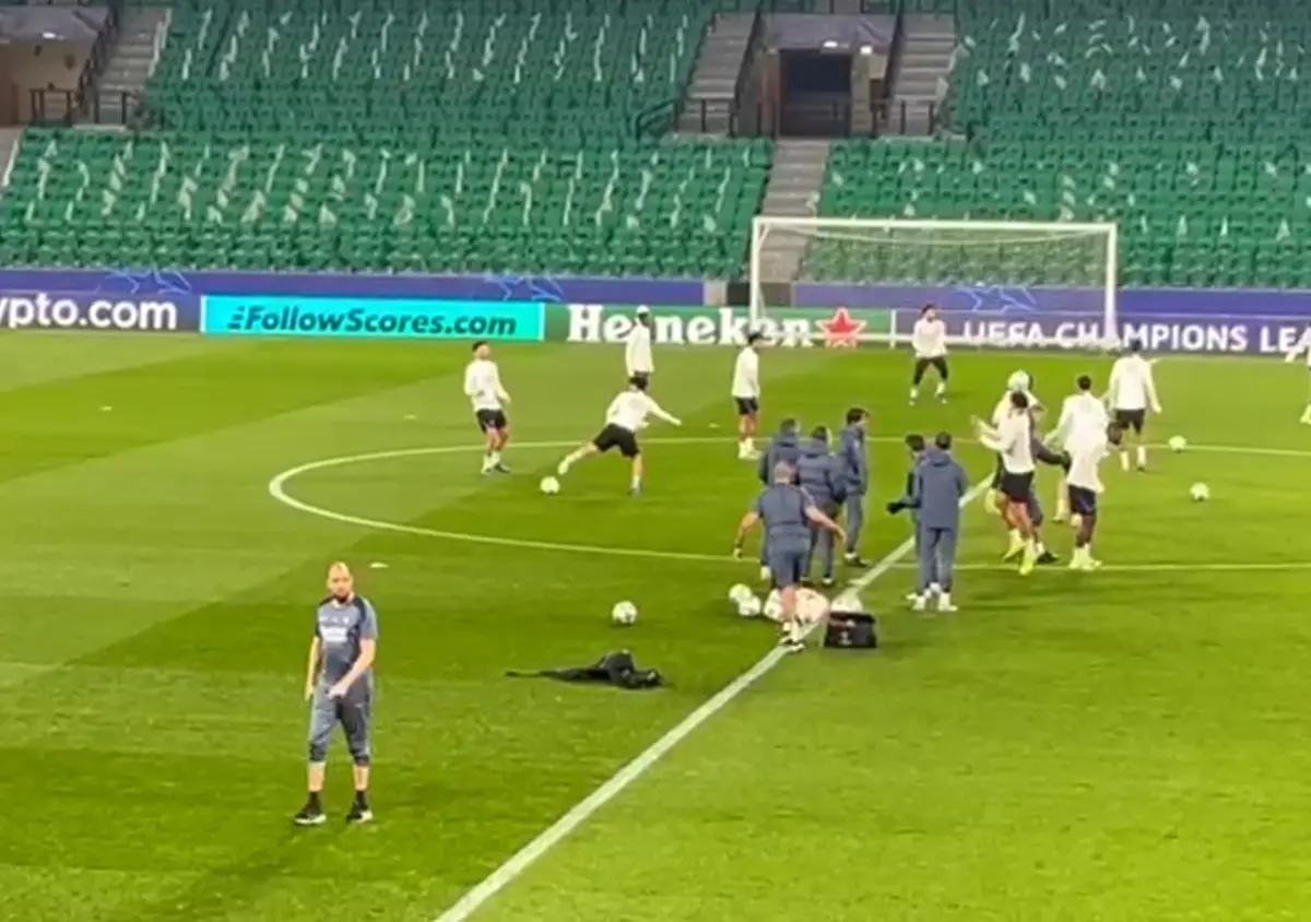 Imagem de contexto do artigo PSG faz treino de adaptação ao relvado do Estádio José Alvalade