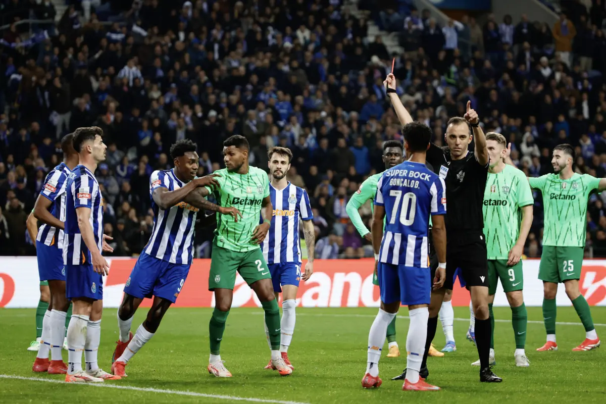 Imagem de contexto do artigo Movimento Hoje e Sempre Sporting estranha silêncio e quer vetar João Pinheiro