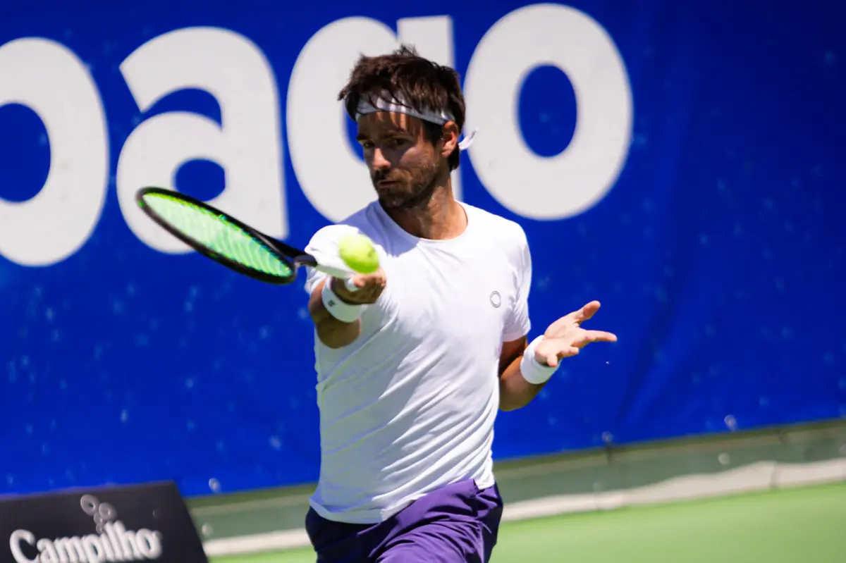 Imagem de contexto do artigo Torcicolo "coloca" Gastão Elias na final do Porto Open