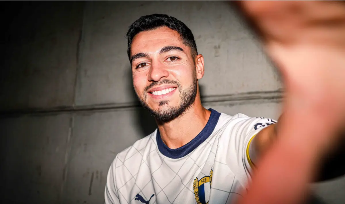 Imagem de contexto do artigo Famalicão oficializa Rafa Soares, substituto de Moura no plantel