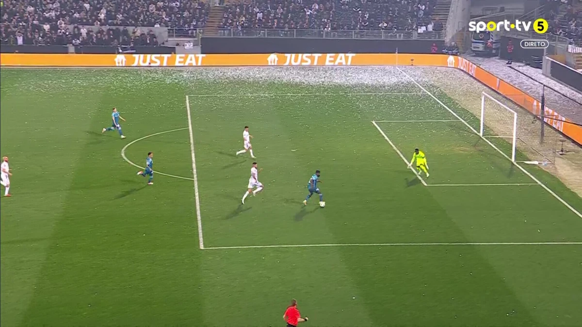 Imagem de contexto do artigo Bakambu bisa no V. Guimarães-Bétis e deixa espanhóis na frente da eliminatória. Ora veja