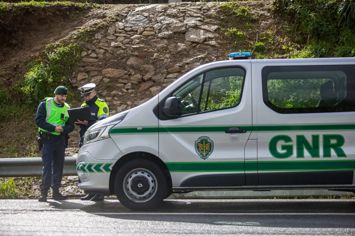 Imagem de contexto do artigo Quatro feridos graves em 231 acidentes nas últimas 24 horas na Operação Páscoa da GNR