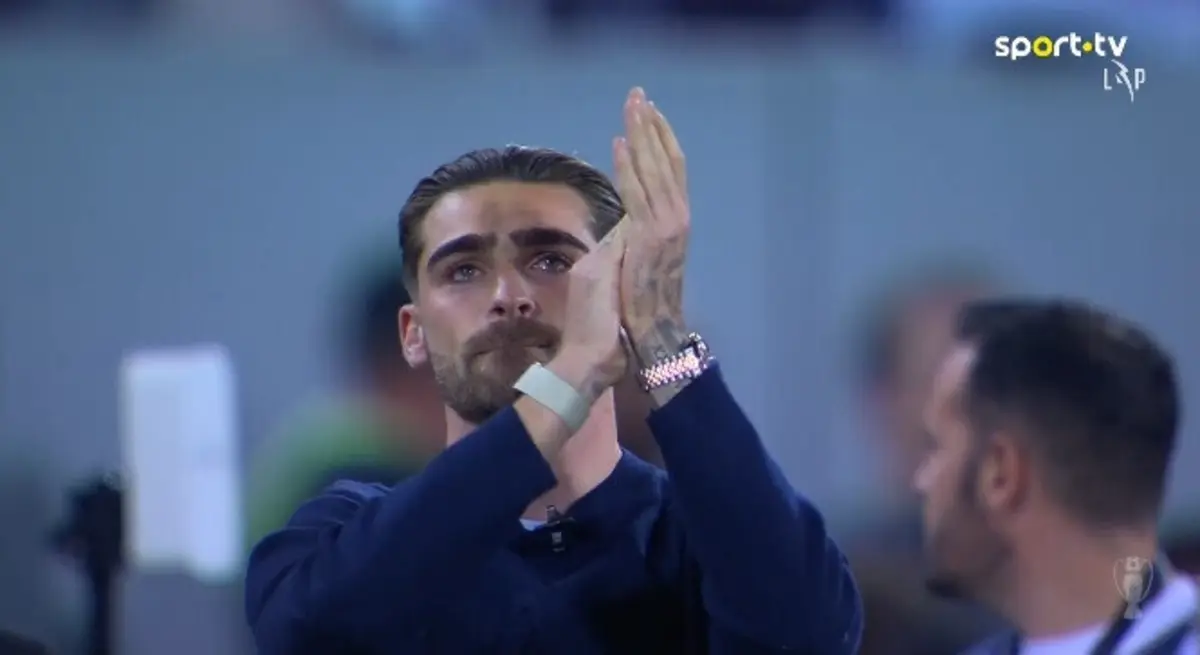 Imagem de contexto do artigo Jota Silva aplaudido no intervalo do V. Guimarães-Moreirense. Veja o vídeo