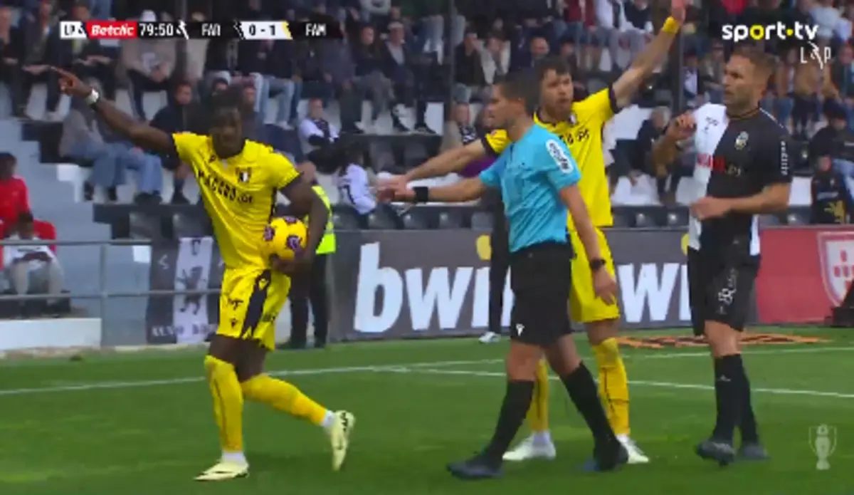 Imagem de contexto do artigo Chiquinho acusa adepto do Farense de insulto racista. Veja o vídeo