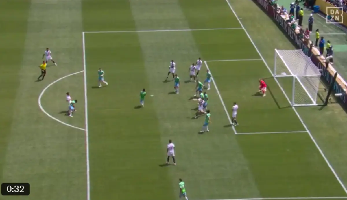 Imagem de contexto do artigo Seattle Sounders-PSG: Vitinha remata e Kvaratskhelia marca... com as costas