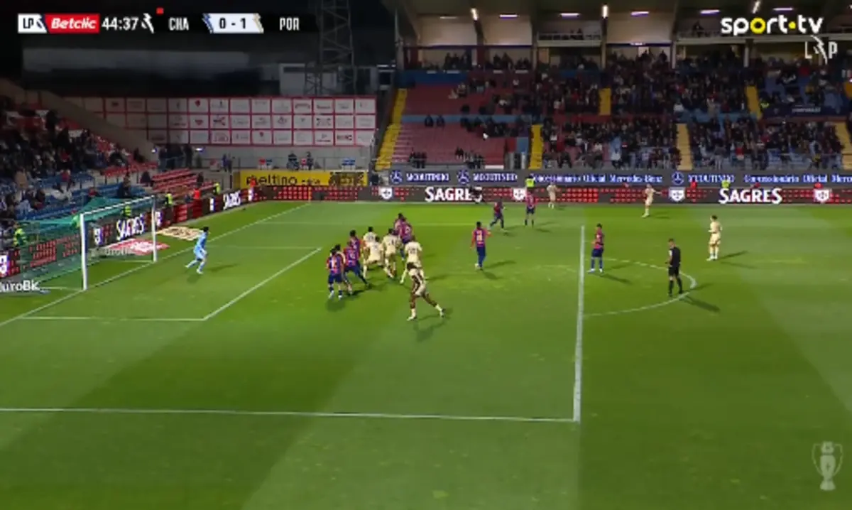 Imagem de contexto do artigo João Mendes estreia-se a marcar pelo FC Porto, mas golo é anulado. Veja o lance