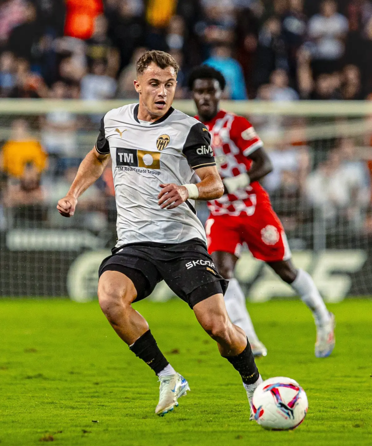 Imagem de contexto do artigo Arouca na corrida por extremo do Valência