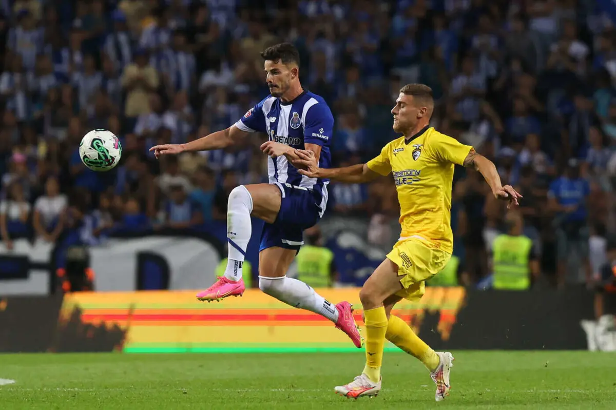 Imagem de contexto do artigo Zé Pedro subiu ao topo em três épocas: os dados da exibição contra o Portimonense