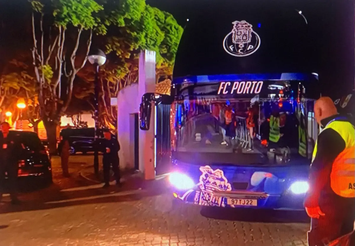 Imagem de contexto do artigo Autocarro do FC Porto abandonou Estádio José Gomes já perto da meia-noite