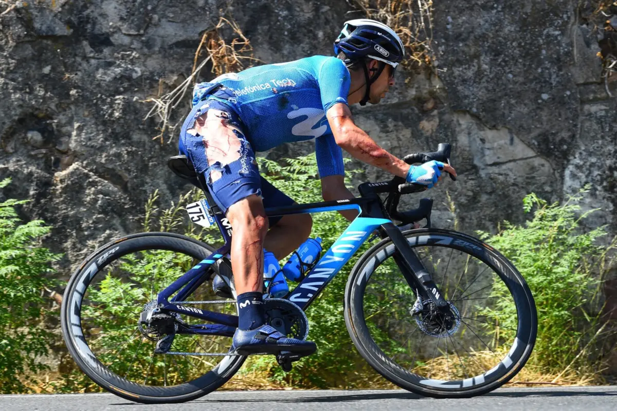 Nelson Oliveira, não podendo ser substituído, correu coberto de sangue (Créditos: Dario Belingheri/BettiniPhoto)