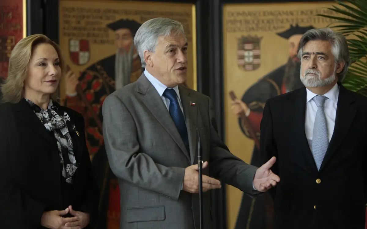 Sebastián Piñera ao centro (Créditos: Paulo Spranger/Global Imagens)