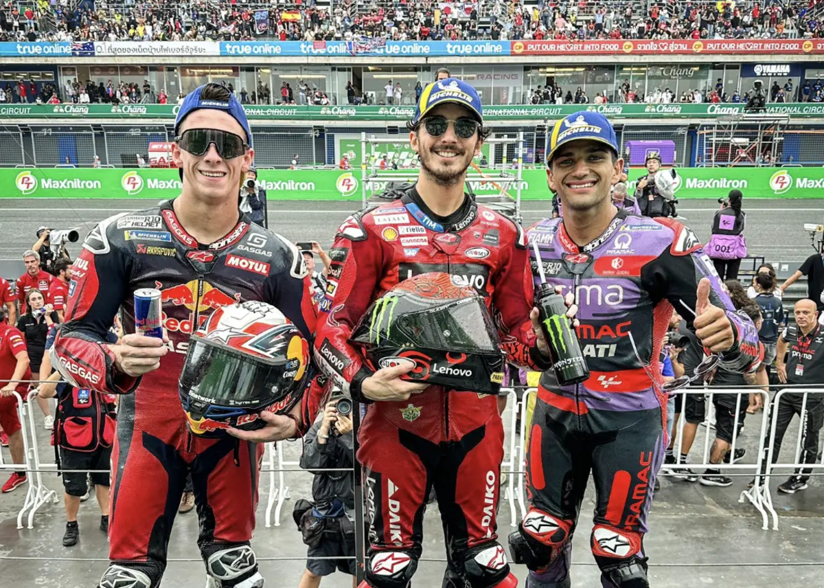 Jorge Martín, Francesco Bagnaia e Pedro Acosta (Créditos: MotoGP)