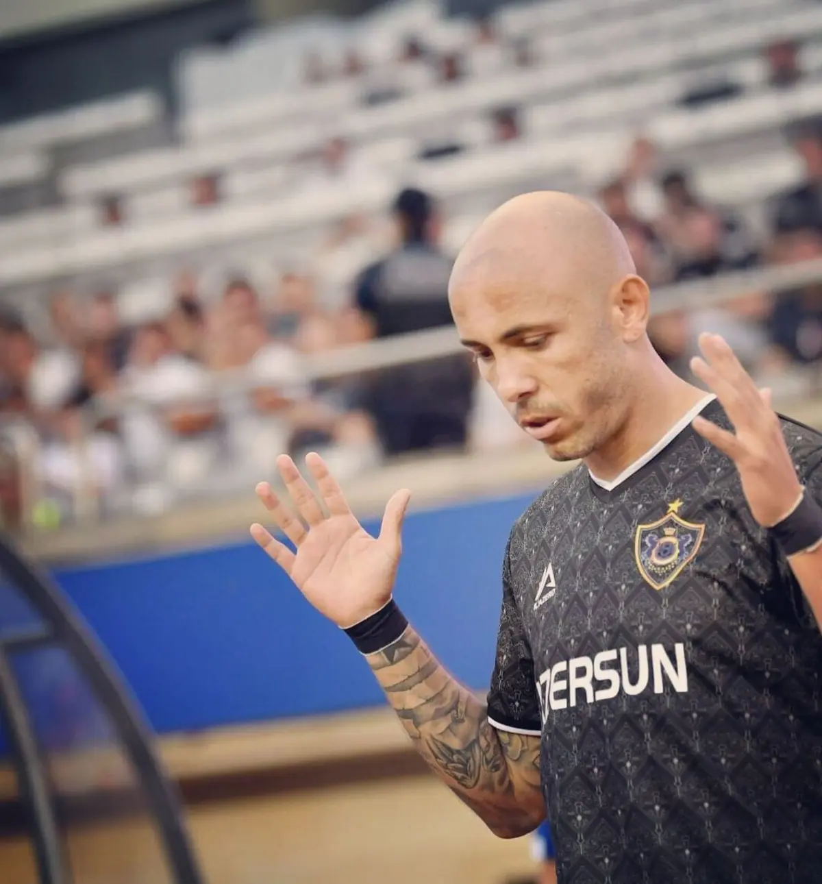 Imagem de contexto do artigo De Portugal para o Qarabag: "Mudei pelo dinheiro, só um clube grande poderia pagar-me tanto"