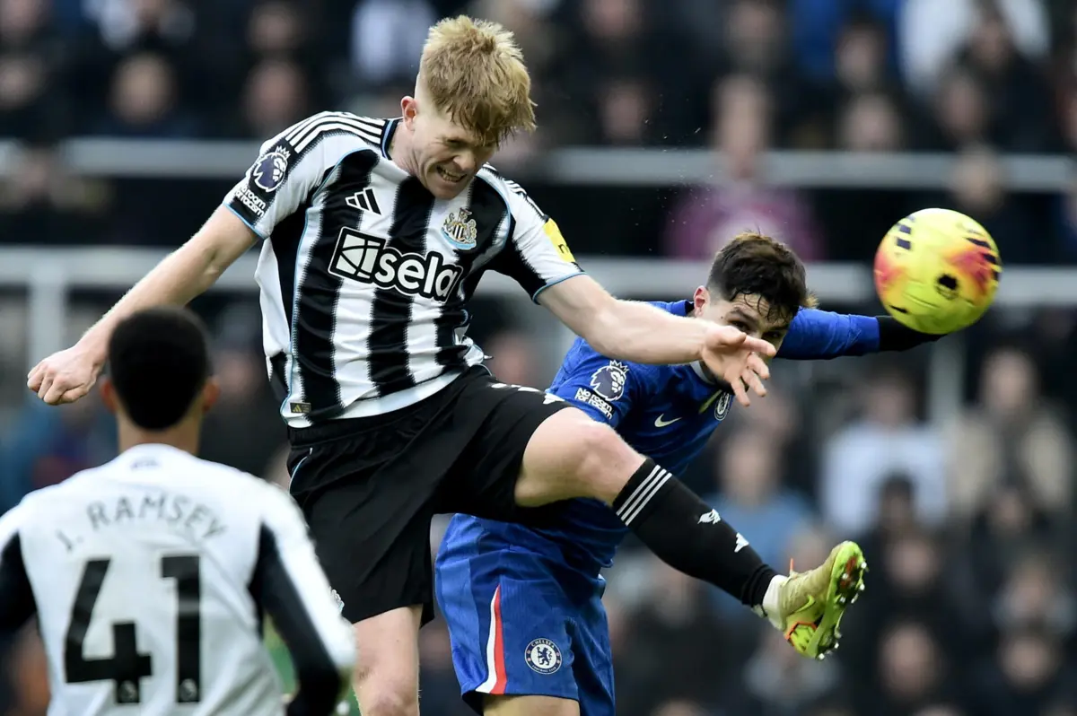 Pedro Neto no jogo do Chelsea contra o Newcastle