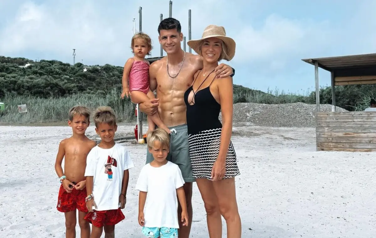 Morata passou férias com ex-mulher e os quatro filhos (créditos: Instagram)