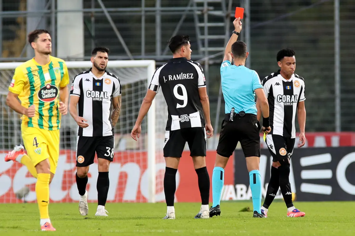 Deivison foi um dos jogadores expusos no Nacional