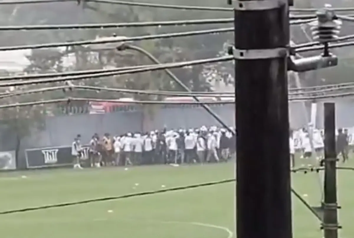 Imagem de contexto do artigo Polícia no treino do Santos após invasão de adeptos. Ora veja