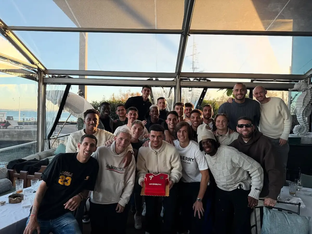 Imagem de contexto do artigo Amdouni celebra aniversário com plantel do Benfica e bolo a condizer