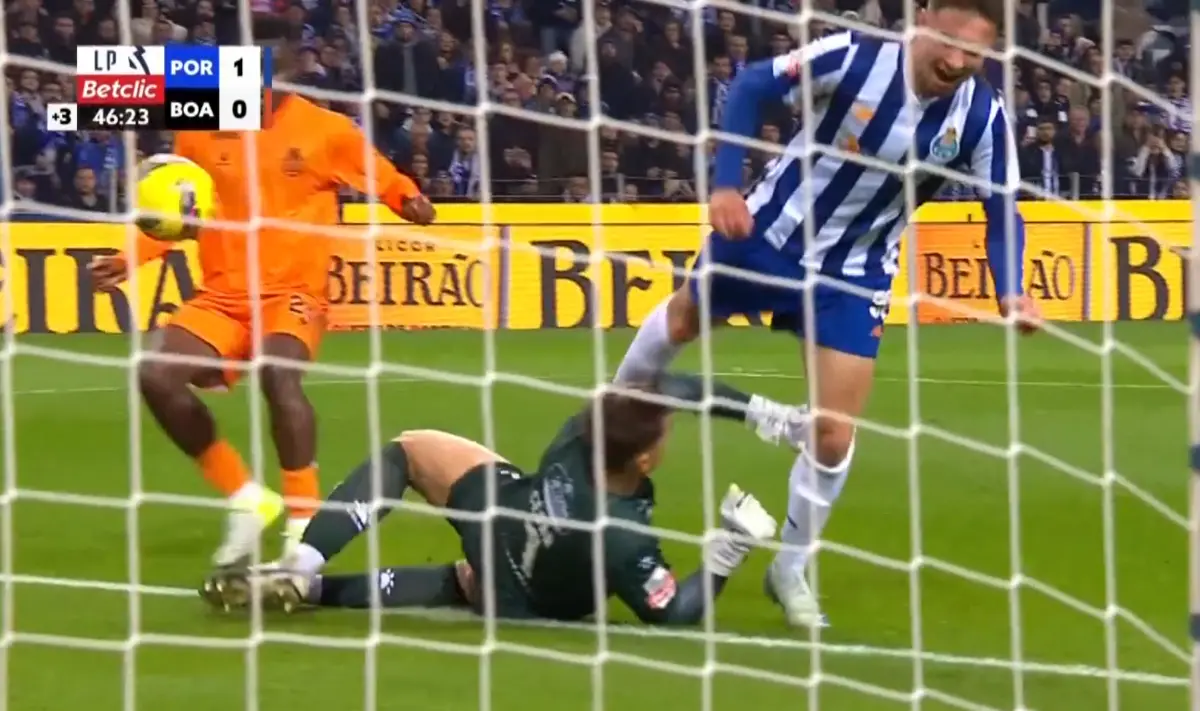 Imagem de contexto do artigo Tribunal O JOGO | Há motivo para penálti no lance entre Martim Fernandes e César?