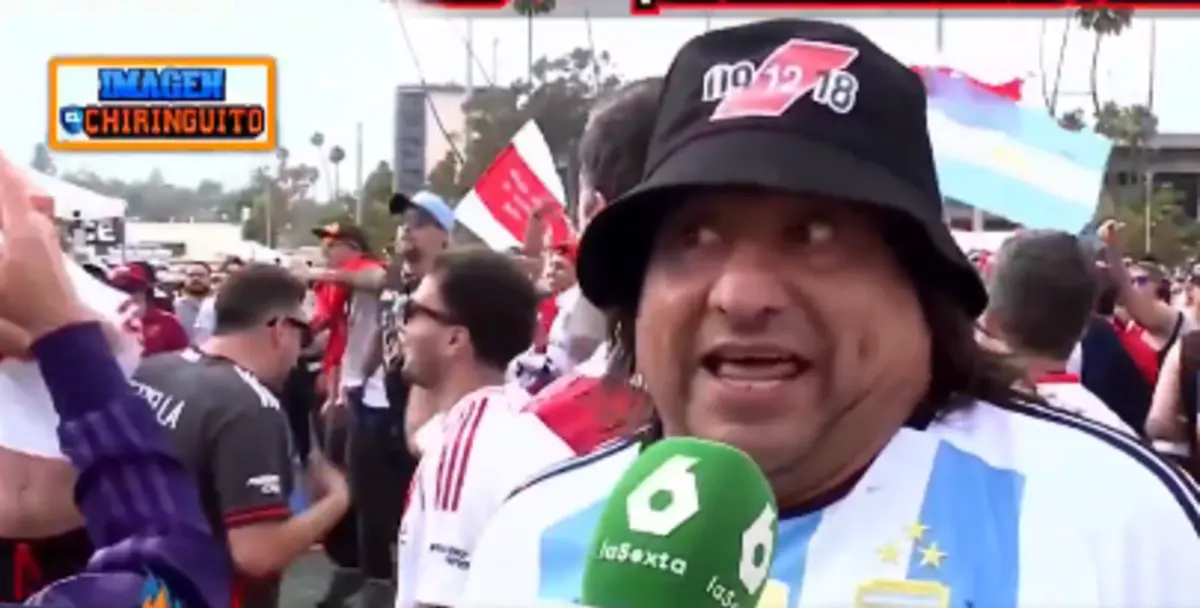 Imagem de contexto do artigo Insólito: adepto argentino queima o carro e vai ao Mundial de Clubes com o dinheiro do seguro