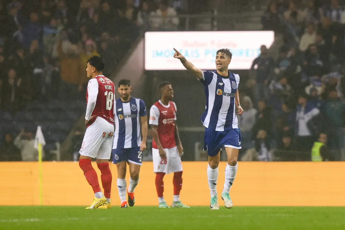 Fábio Cardoso festeja o golo (Créditos: Ivan del Val/Global Imagens)