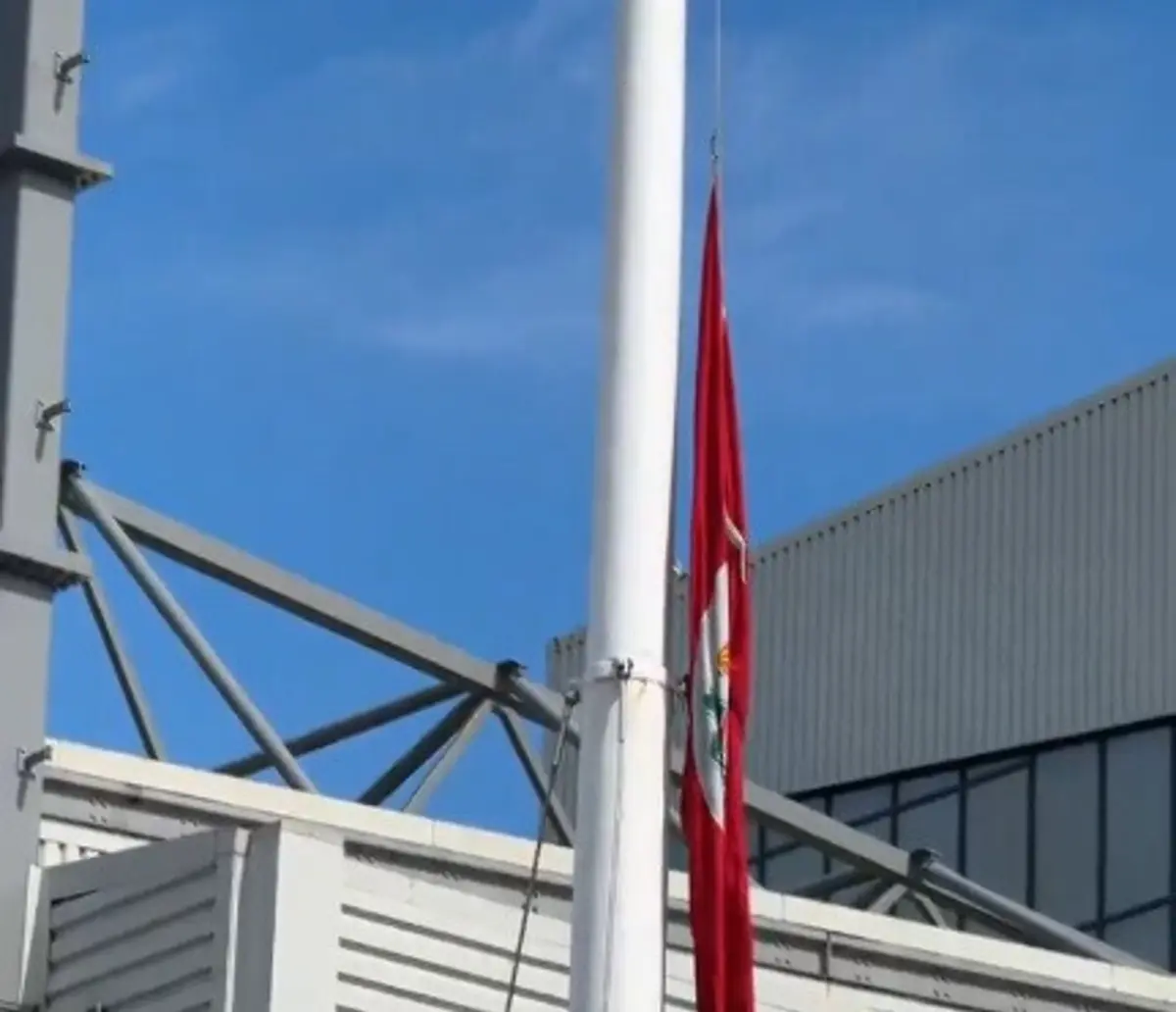 Imagem de contexto do artigo Liverpool com bandeiras a meia haste por Diogo Jota, tal como o FC Porto