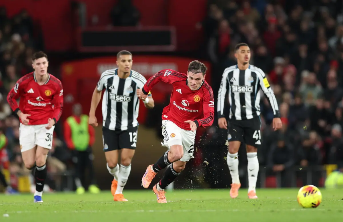 Ugarte com a camisola do United