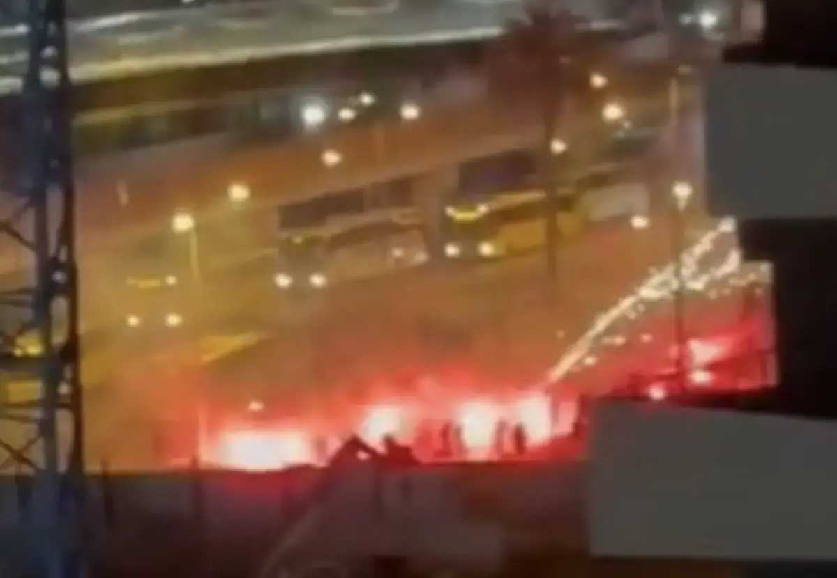 Imagem de contexto do artigo Adeptos de Benfica e Sporting detidos antes do dérbi de futsal aguardam investigação em liberdade