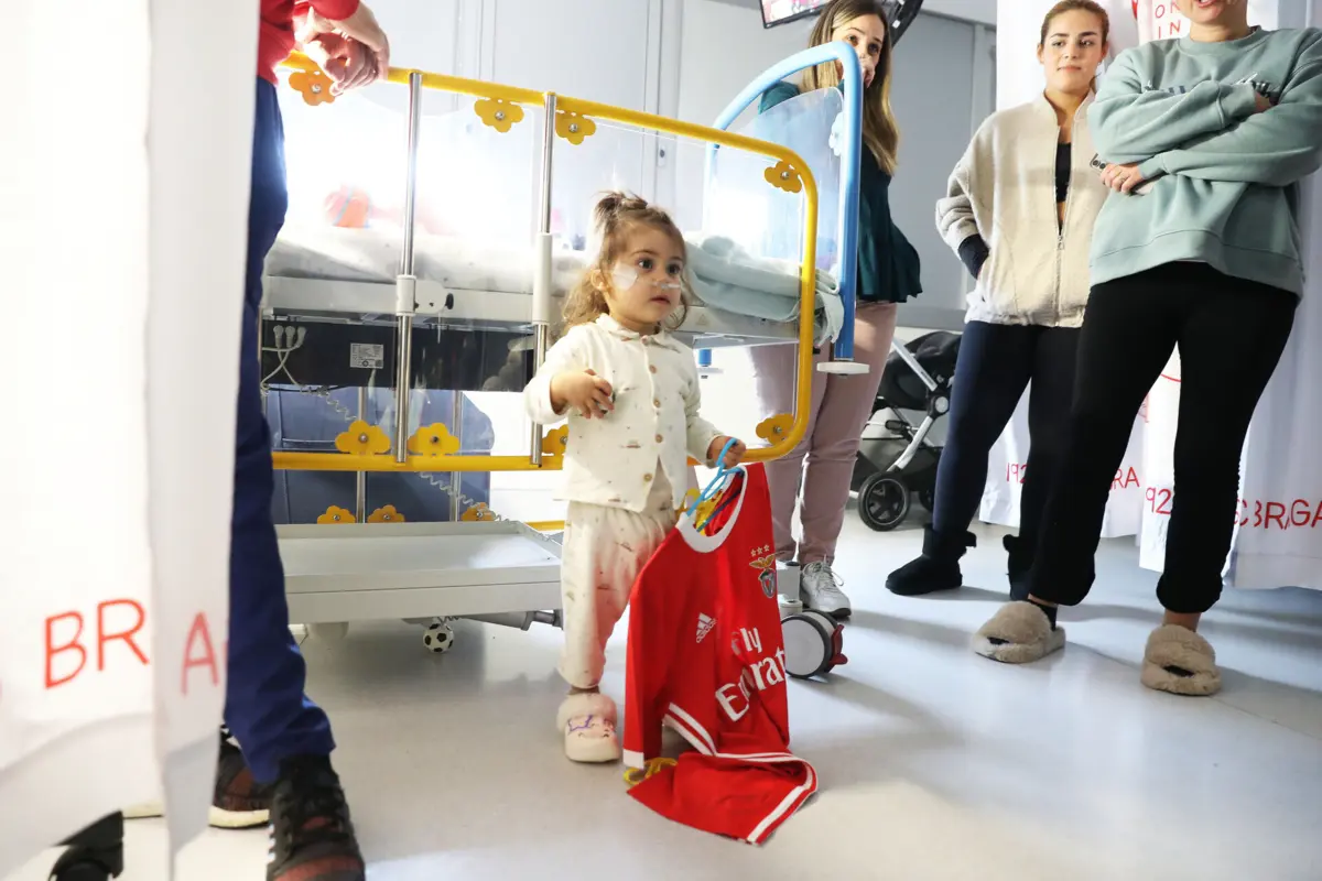 Imagem de contexto do artigo Esta Bata Tem Poderes: "É gratificante ver algo tão simples transformar o dia destas crianças"