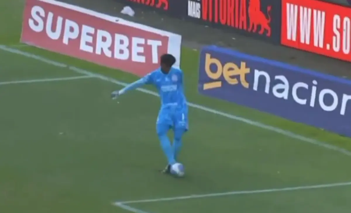 Imagem de contexto do artigo Ex-Chaves Hugo Souza oferece golo de forma insólita no Vitória-Corinthians