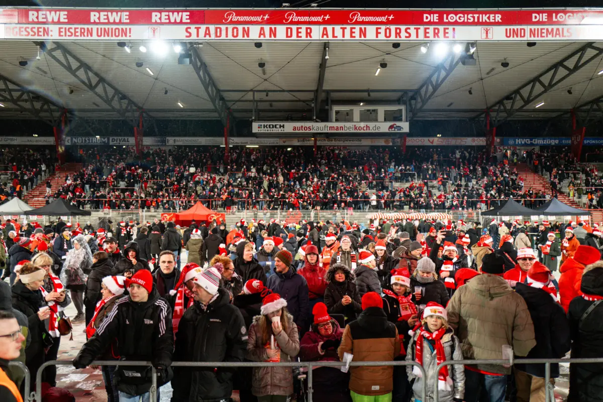 Imagem de contexto do artigo Adeptos do Union Berlim enchem estádio para cantar. A festa de Natal tem 20 anos
