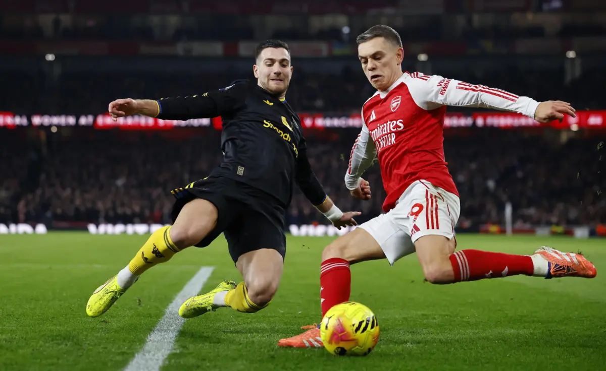 Dalot enfrenta Trossard